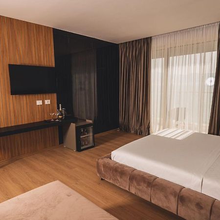 ホテル Grand Mirage Vlorë エクステリア 写真