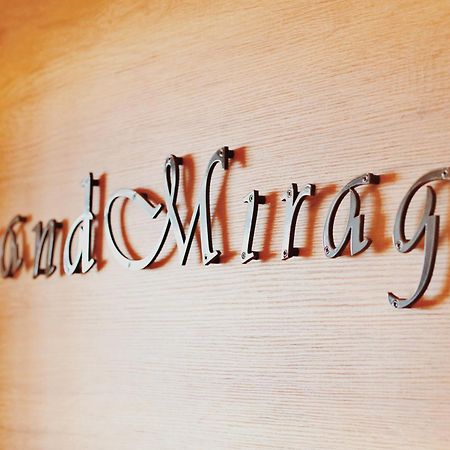 ホテル Grand Mirage Vlorë エクステリア 写真
