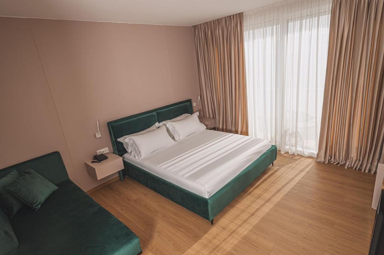 ホテル Grand Mirage Vlorë エクステリア 写真