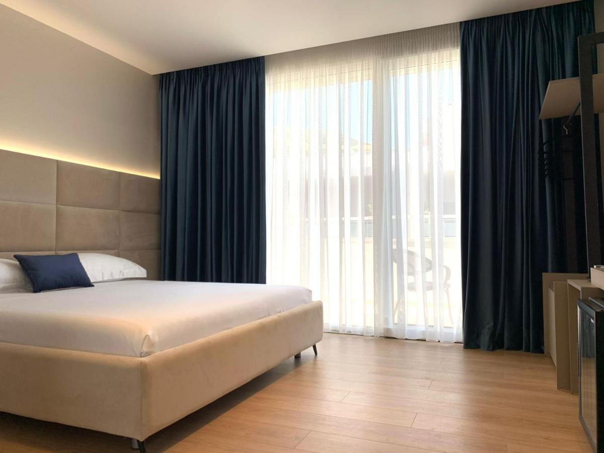 ホテル Grand Mirage Vlorë エクステリア 写真
