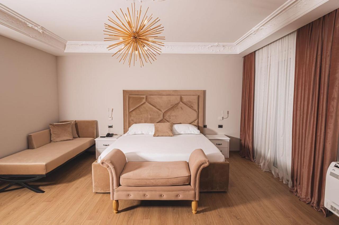 ホテル Grand Mirage Vlorë エクステリア 写真