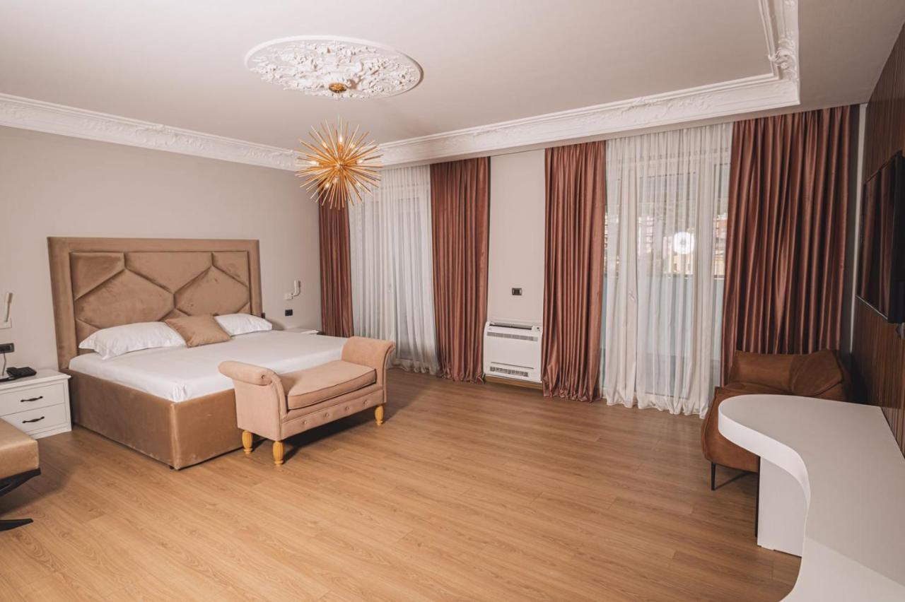ホテル Grand Mirage Vlorë エクステリア 写真