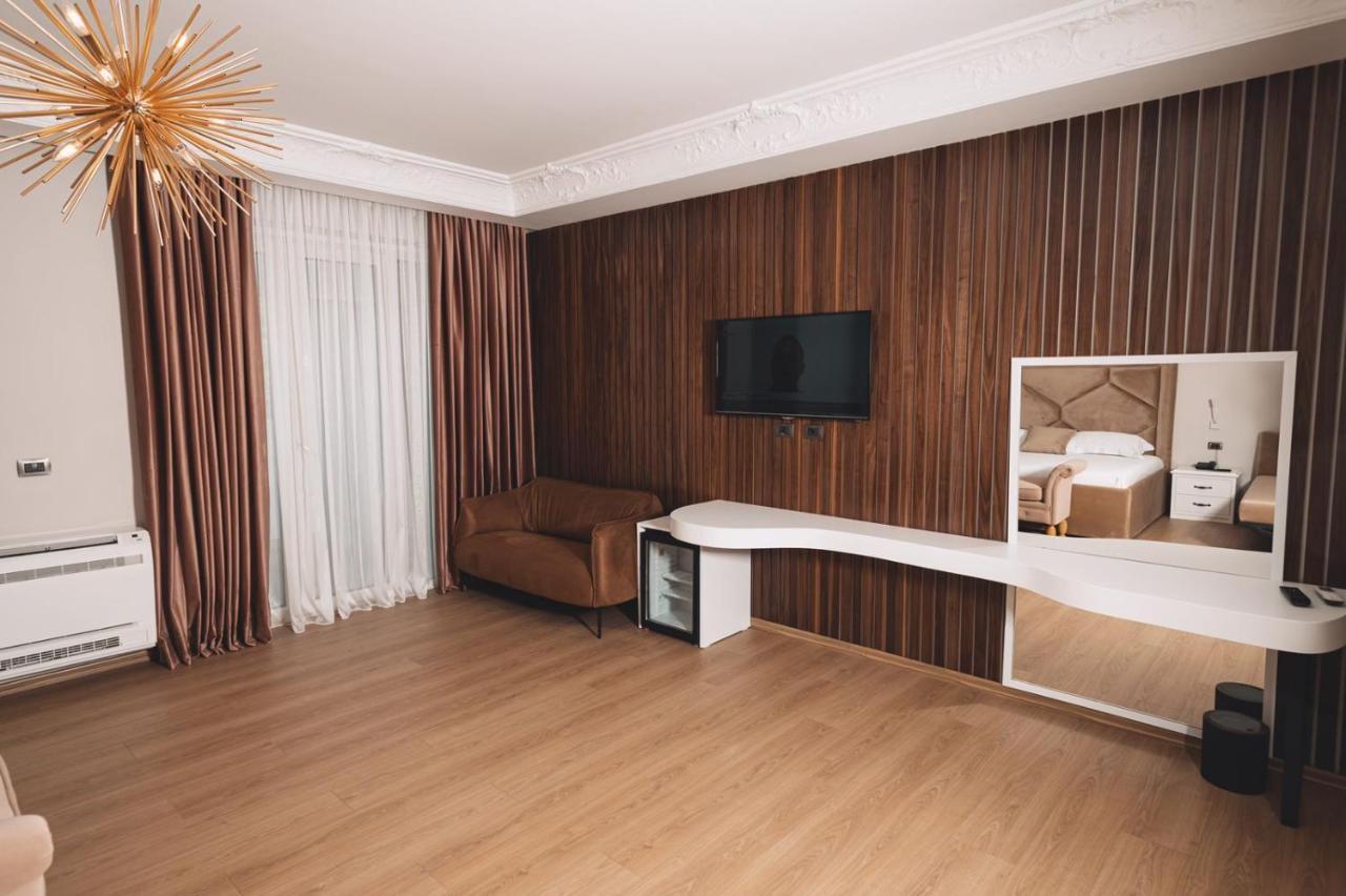 ホテル Grand Mirage Vlorë エクステリア 写真