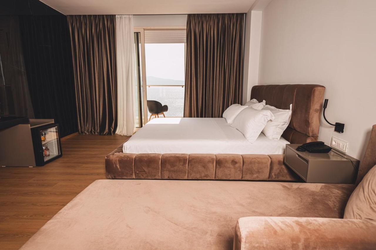 ホテル Grand Mirage Vlorë エクステリア 写真