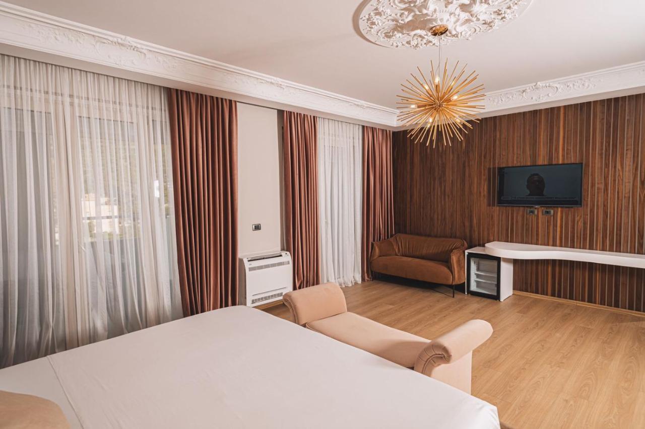 ホテル Grand Mirage Vlorë エクステリア 写真