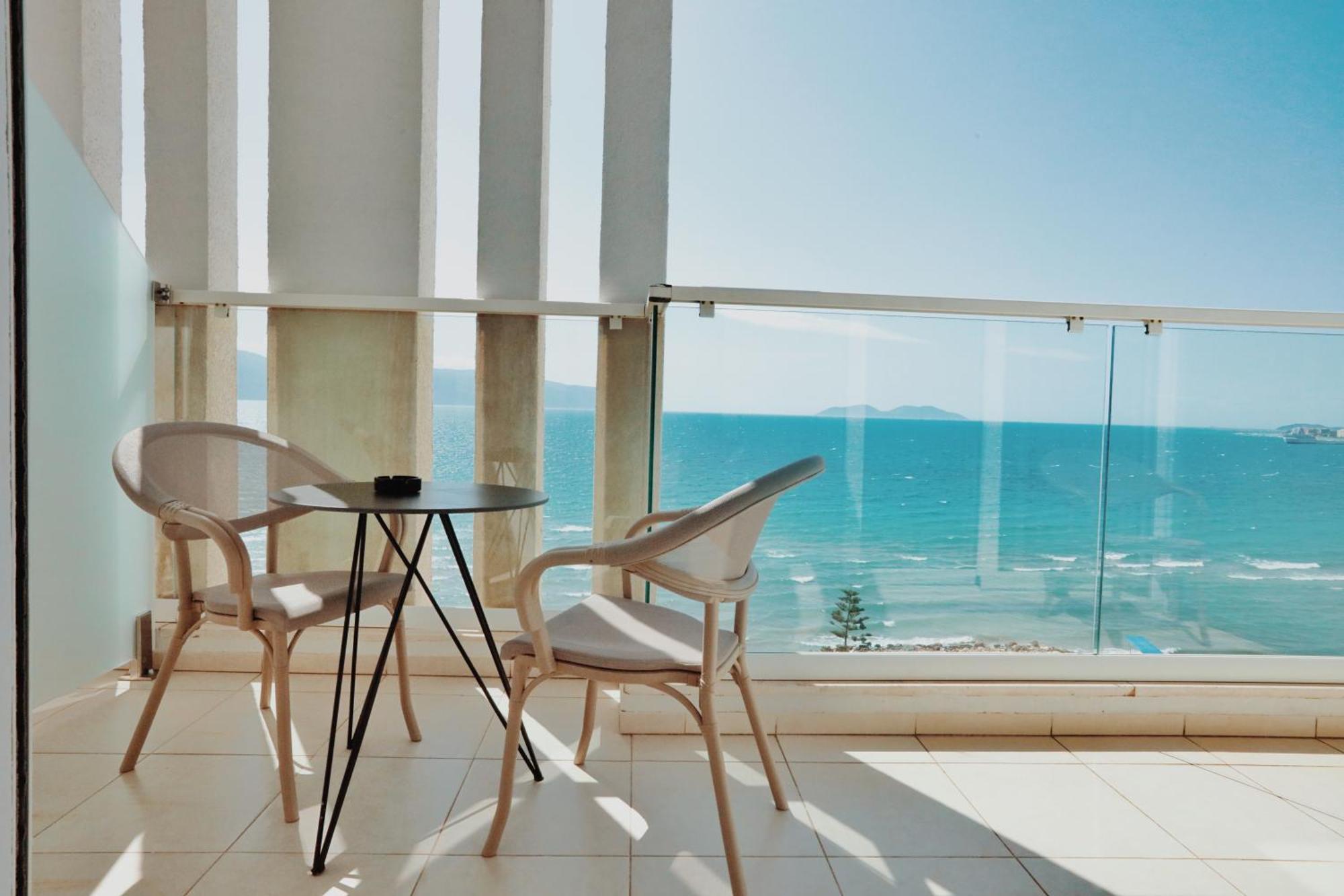 ホテル Grand Mirage Vlorë エクステリア 写真