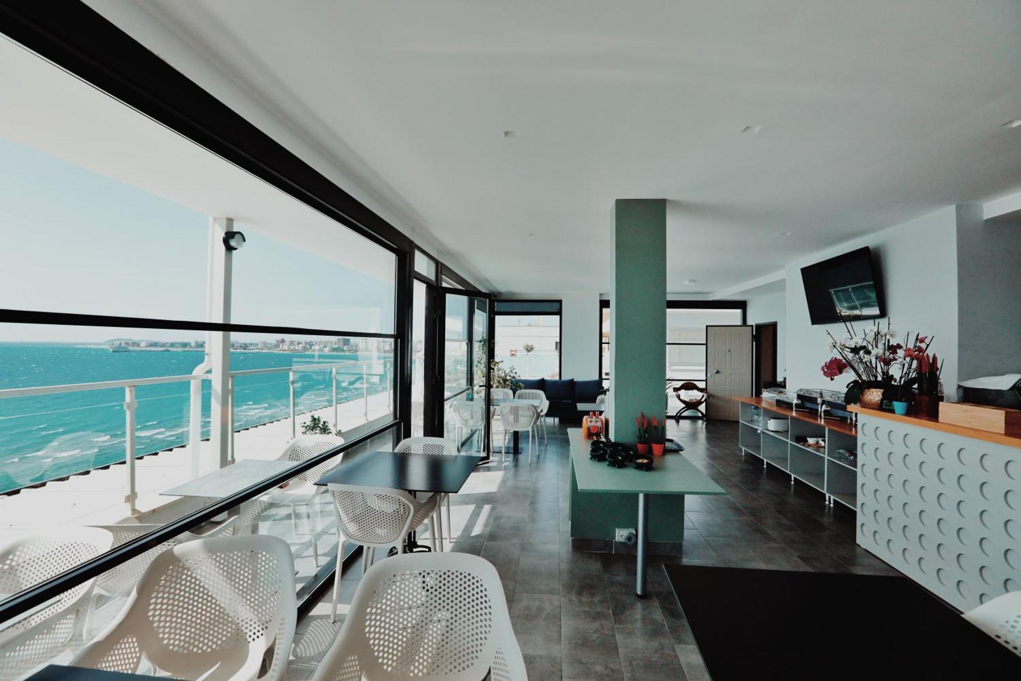 ホテル Grand Mirage Vlorë エクステリア 写真