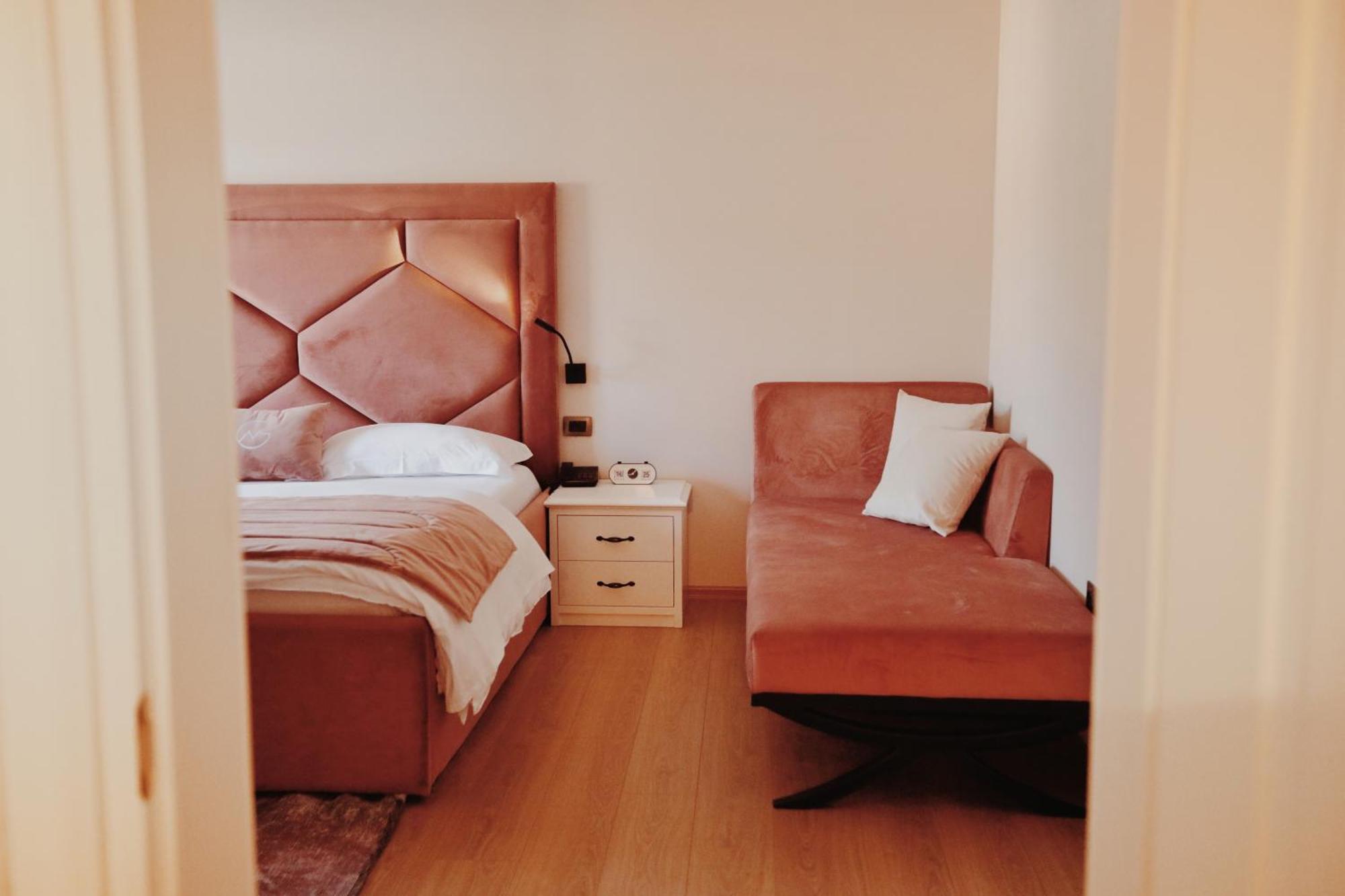 ホテル Grand Mirage Vlorë エクステリア 写真